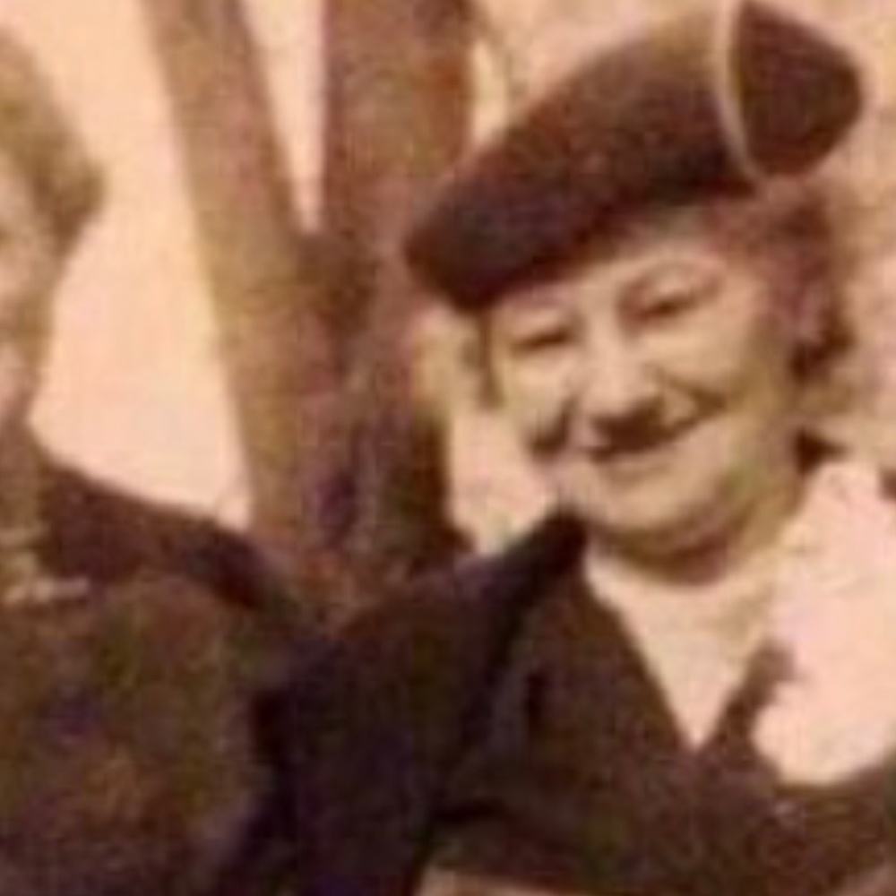 Meet your Posher, Cleo